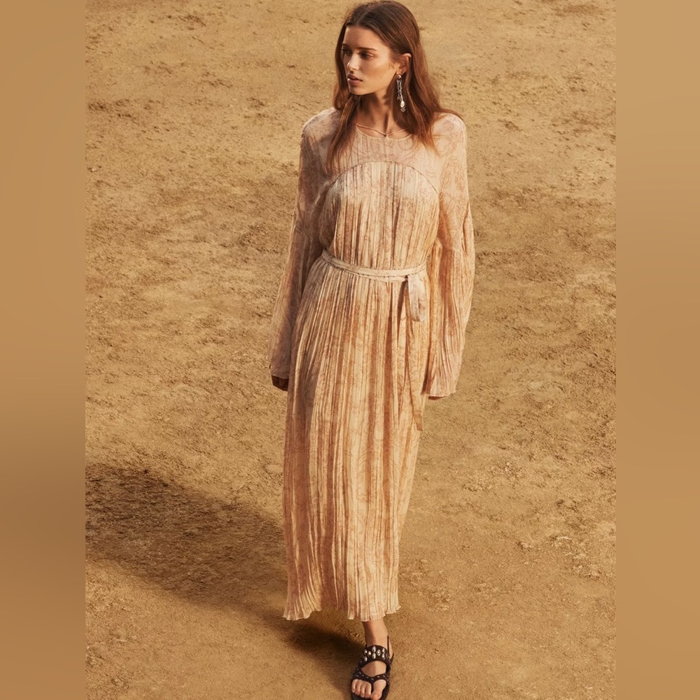 Zara limited edition printed dress
Zara studio